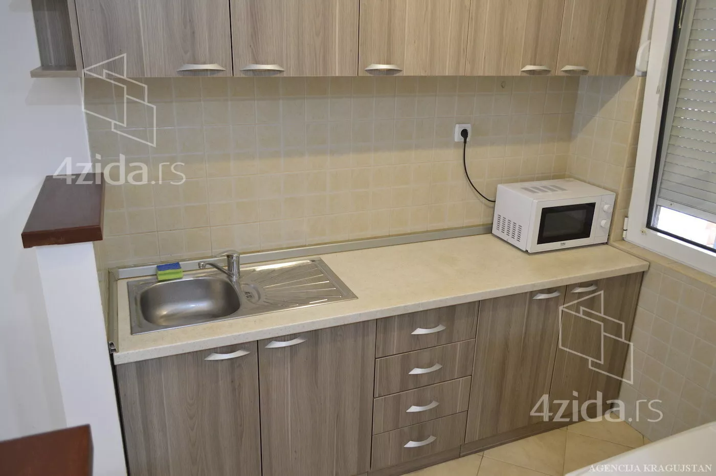 Jednoiposoban stan | 4zida