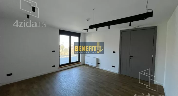 Poslovna zgrada | 4zida