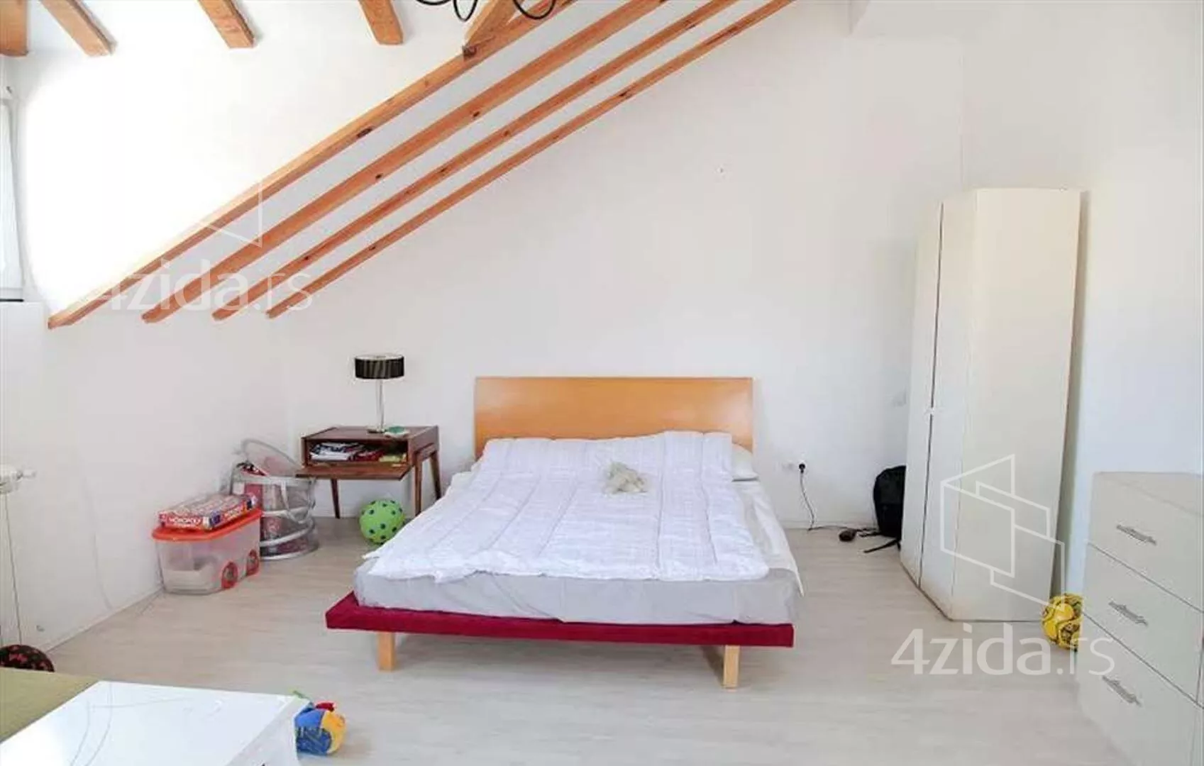 Četvoroiposoban stan | 4zida