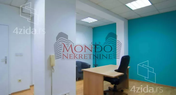 Poslovna zgrada | 4zida