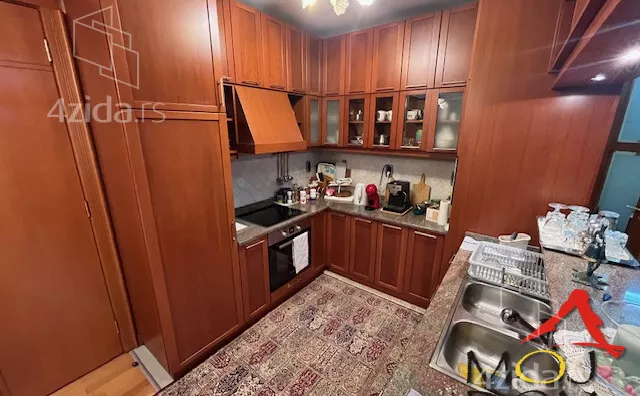 Petosoban stan | 4zida