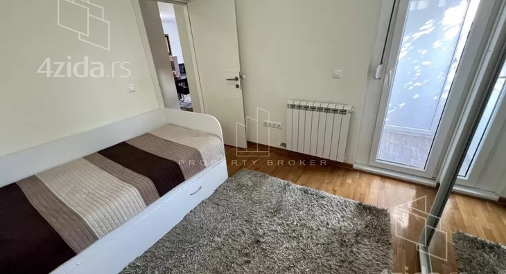 Petosoban stan | 4zida