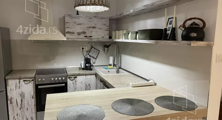 Petosoban stan | 4zida