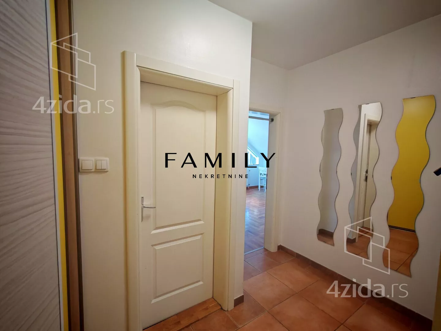 Petosoban stan | 4zida