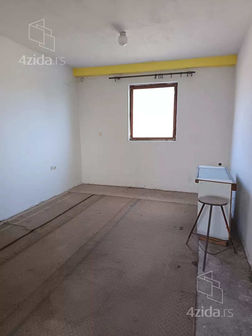 Poslovna zgrada | 4zida