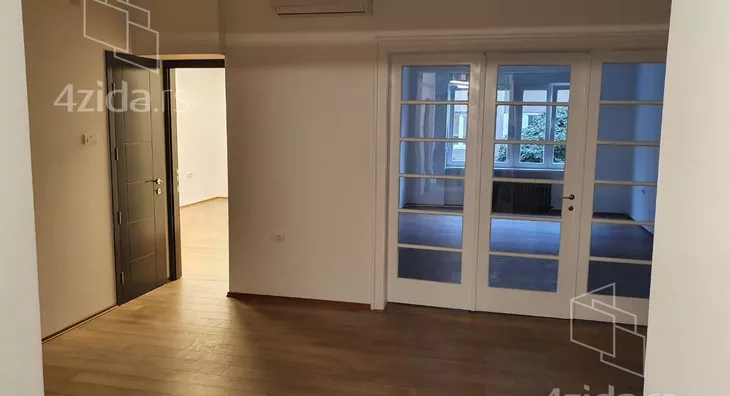 Četvoroiposoban stan | 4zida