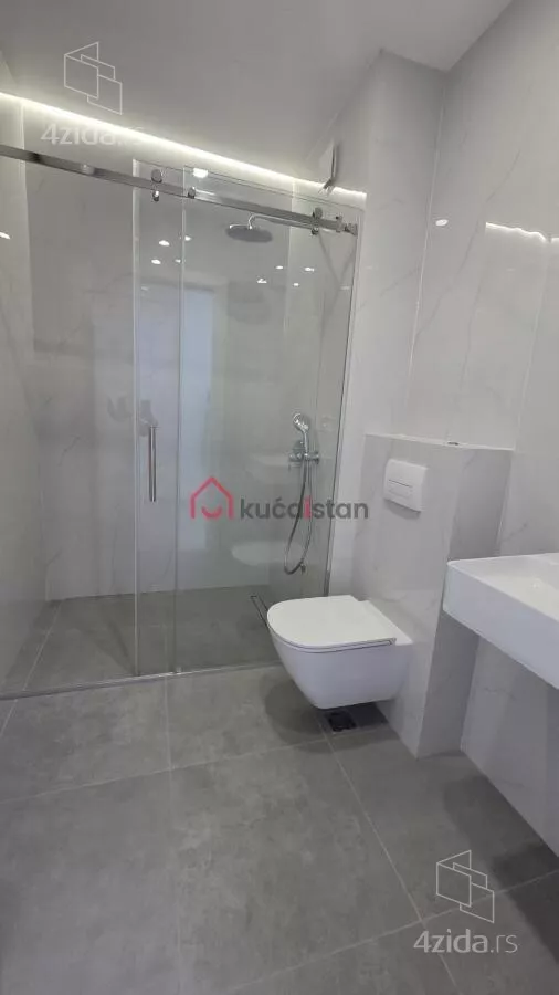 Četvoroiposoban stan | 4zida