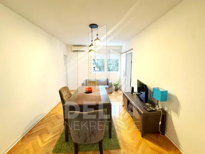 Crveni Pevac | 4zida.rs