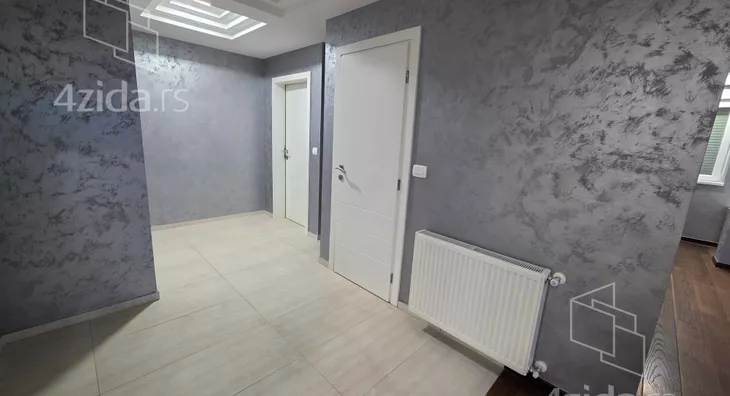 Četvoroiposoban stan | 4zida