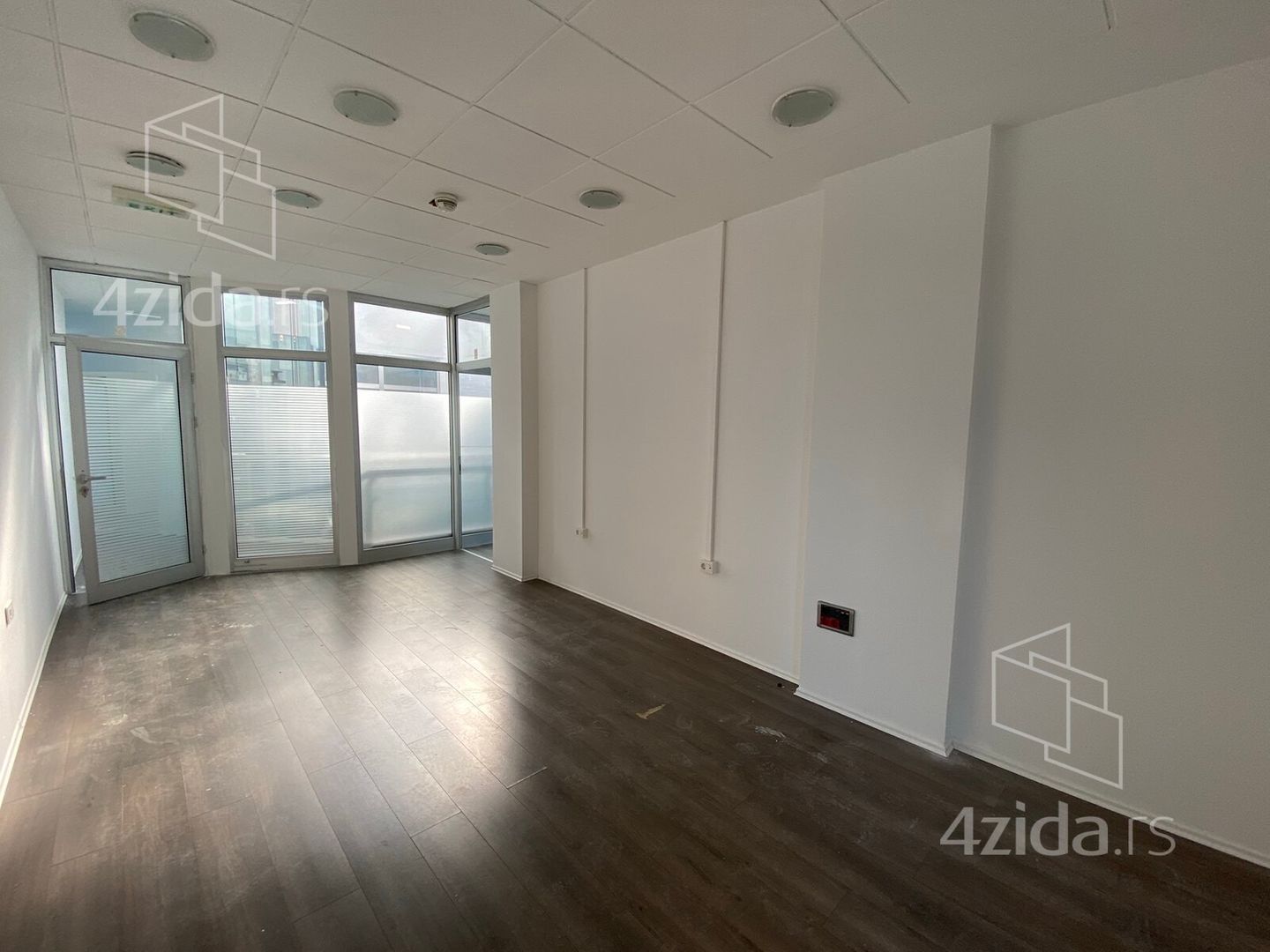 Сдается офисное помещение, Бульвар Oslobođenja 56A, €1, 352m² — фото