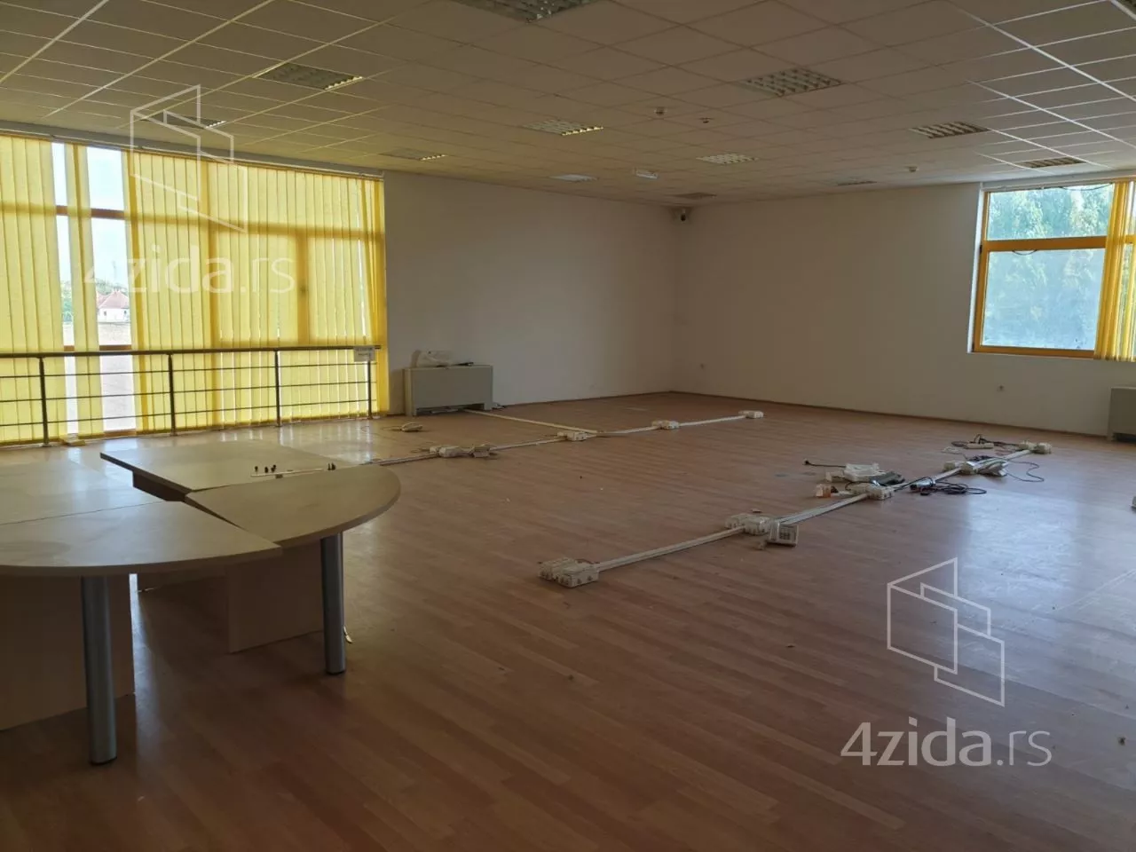 Poslovna zgrada | 4zida