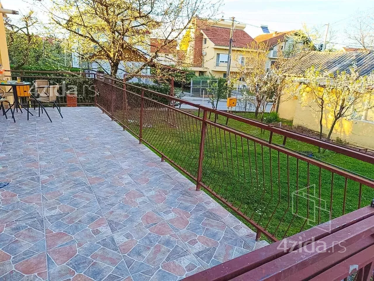 Troiposoban stan | 4zida