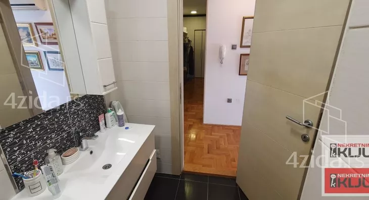 Šestosoban stan | 4zida