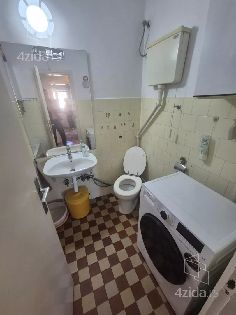 Četvoroiposoban stan | 4zida