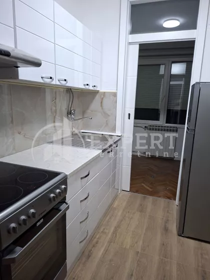 Trg 14. oktobra | 4zida.rs
