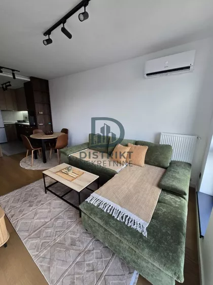 Crveni Pevac | 4zida.rs