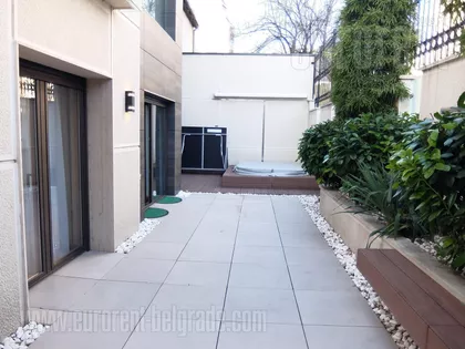 CRVENI KRST | 4zida.rs