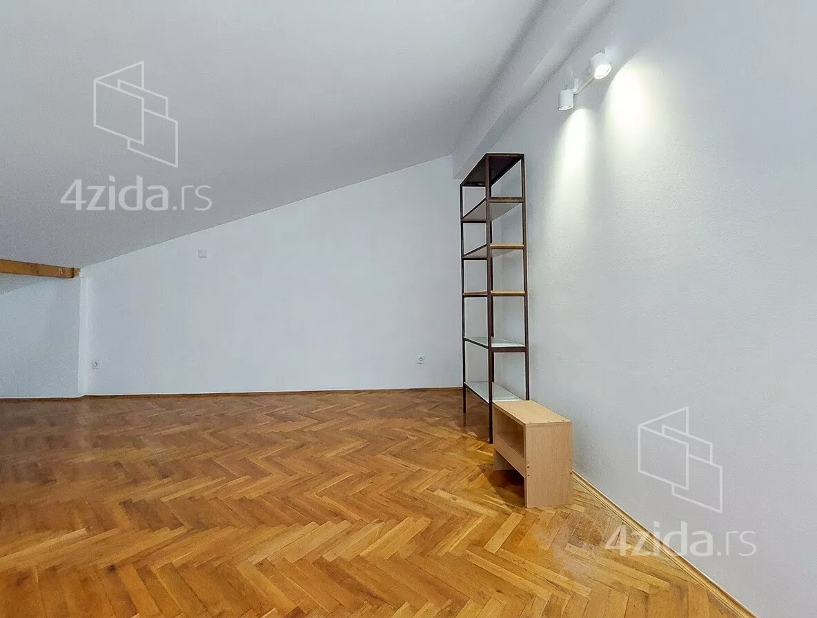 Šestosoban stan | 4zida