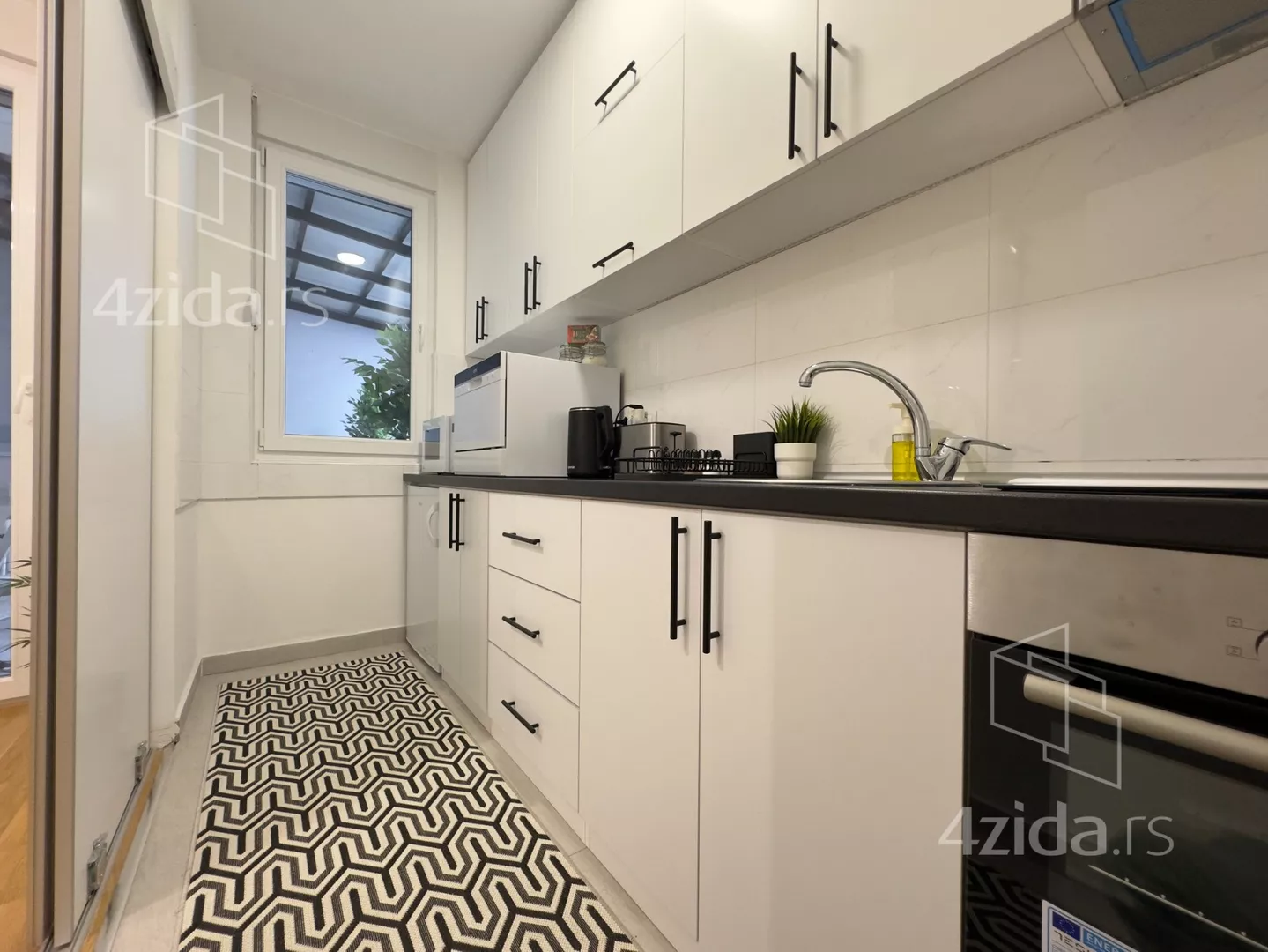 Troiposoban stan | 4zida