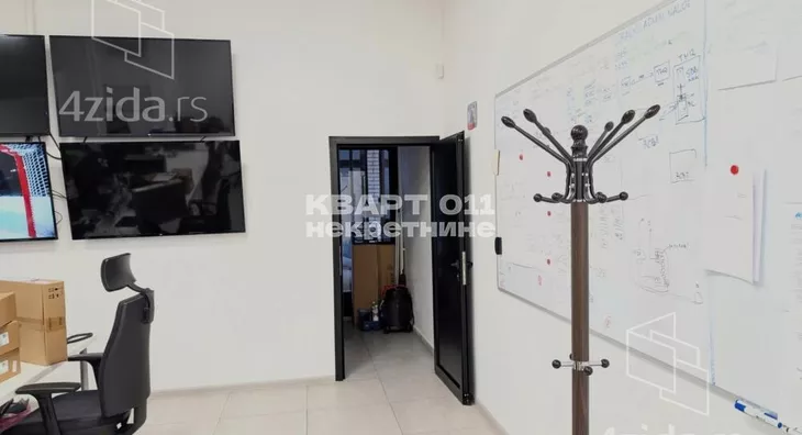 Poslovna zgrada | 4zida