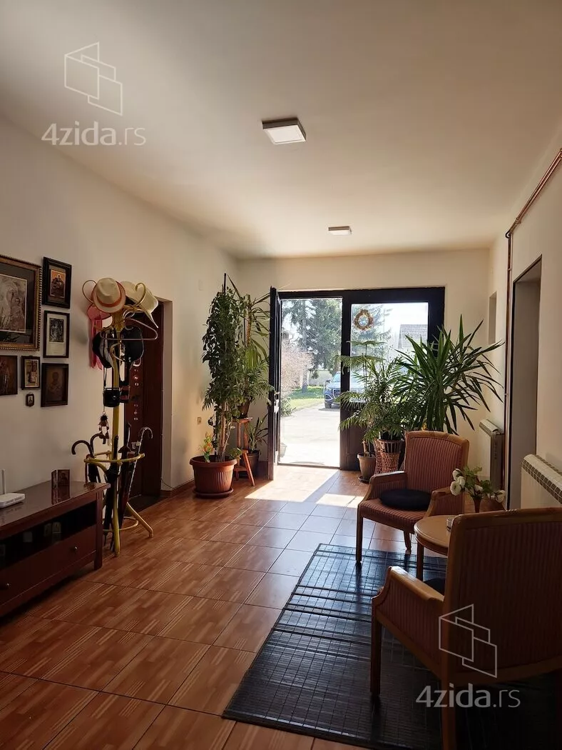 Poslovna zgrada | 4zida