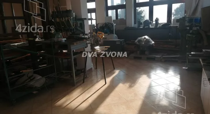 Poslovna zgrada | 4zida