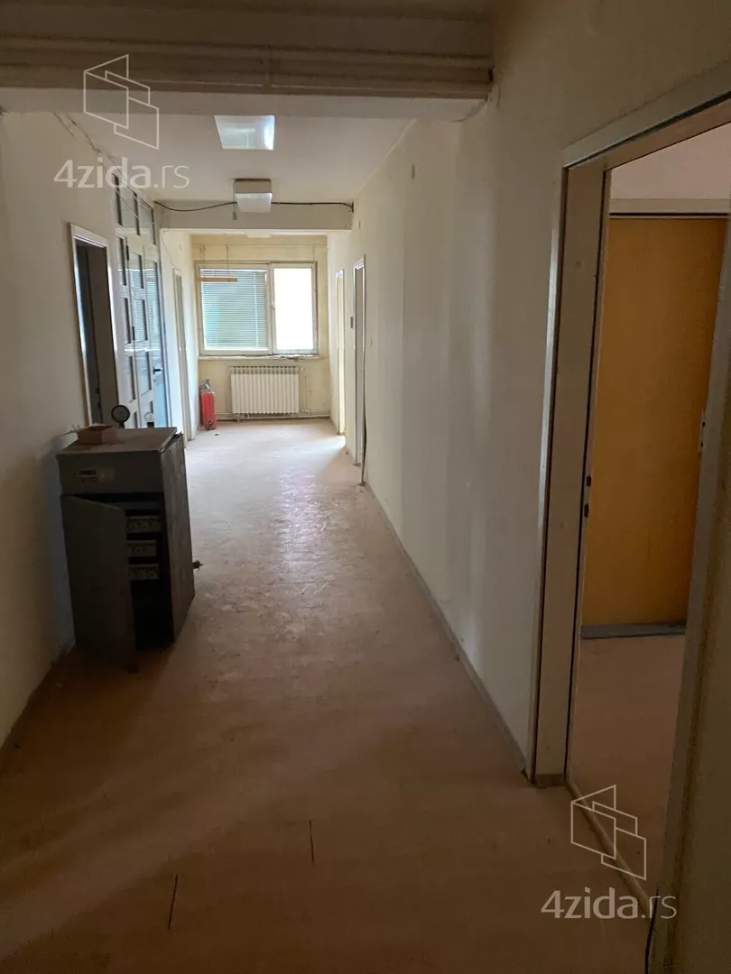 Poslovna zgrada | 4zida