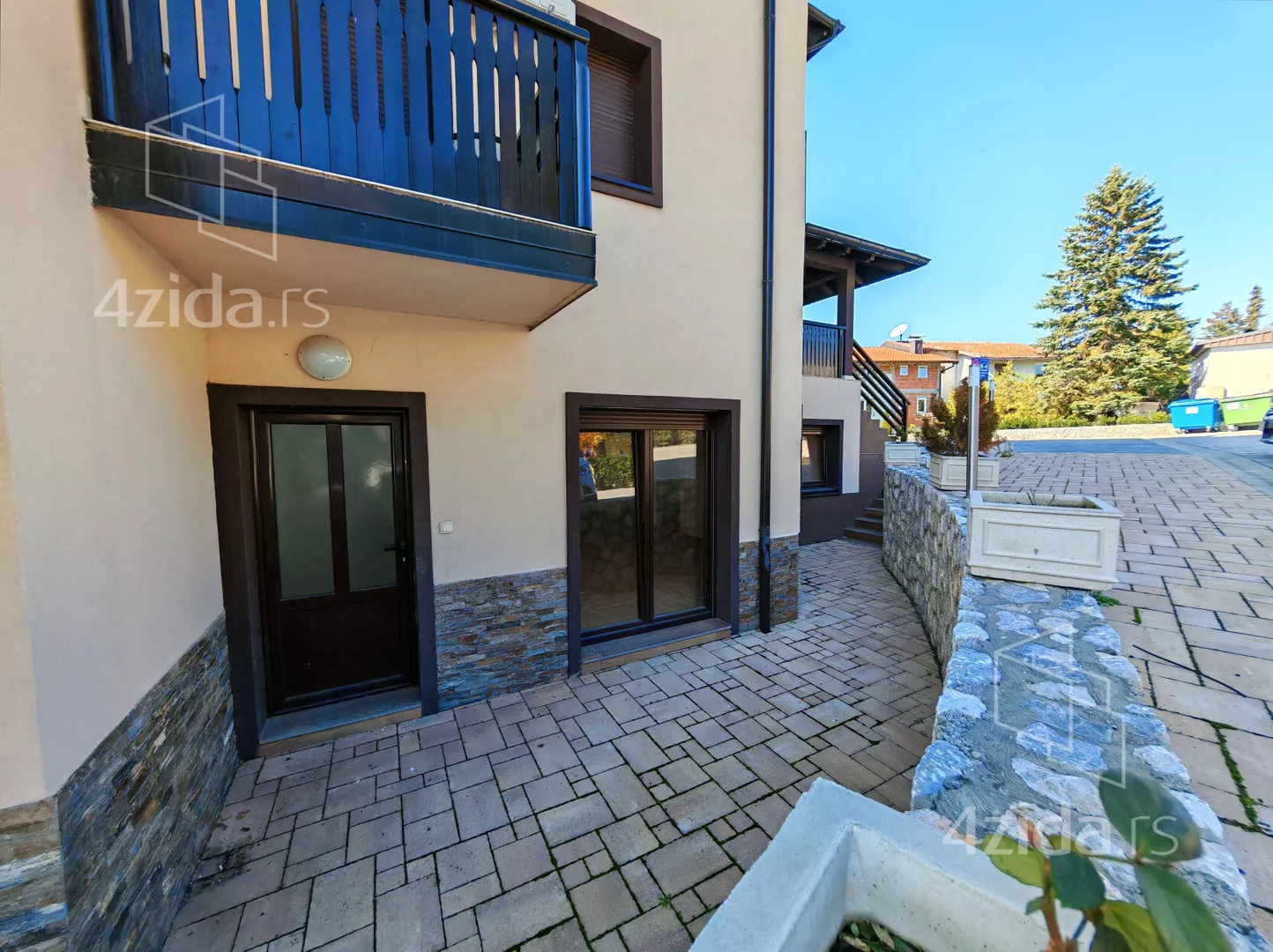 Dvoiposoban stan | 4zida