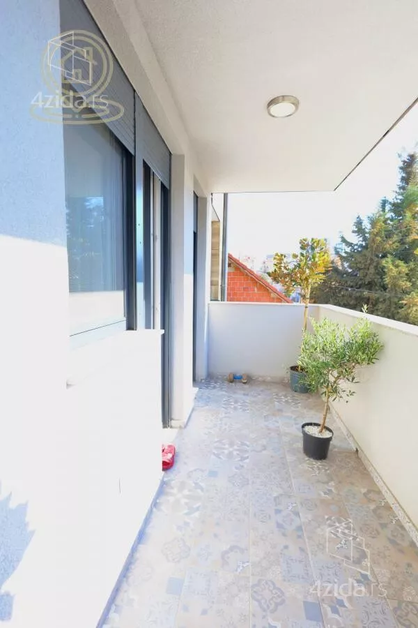 Petosoban stan | 4zida