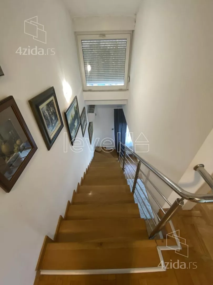 Šestosoban stan | 4zida