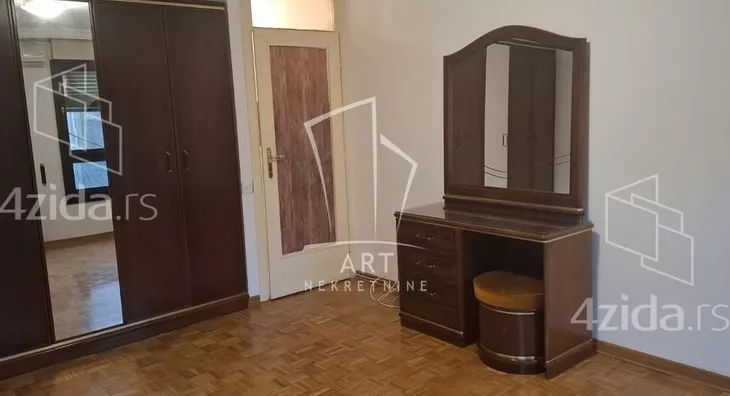 Četvoroiposoban stan | 4zida