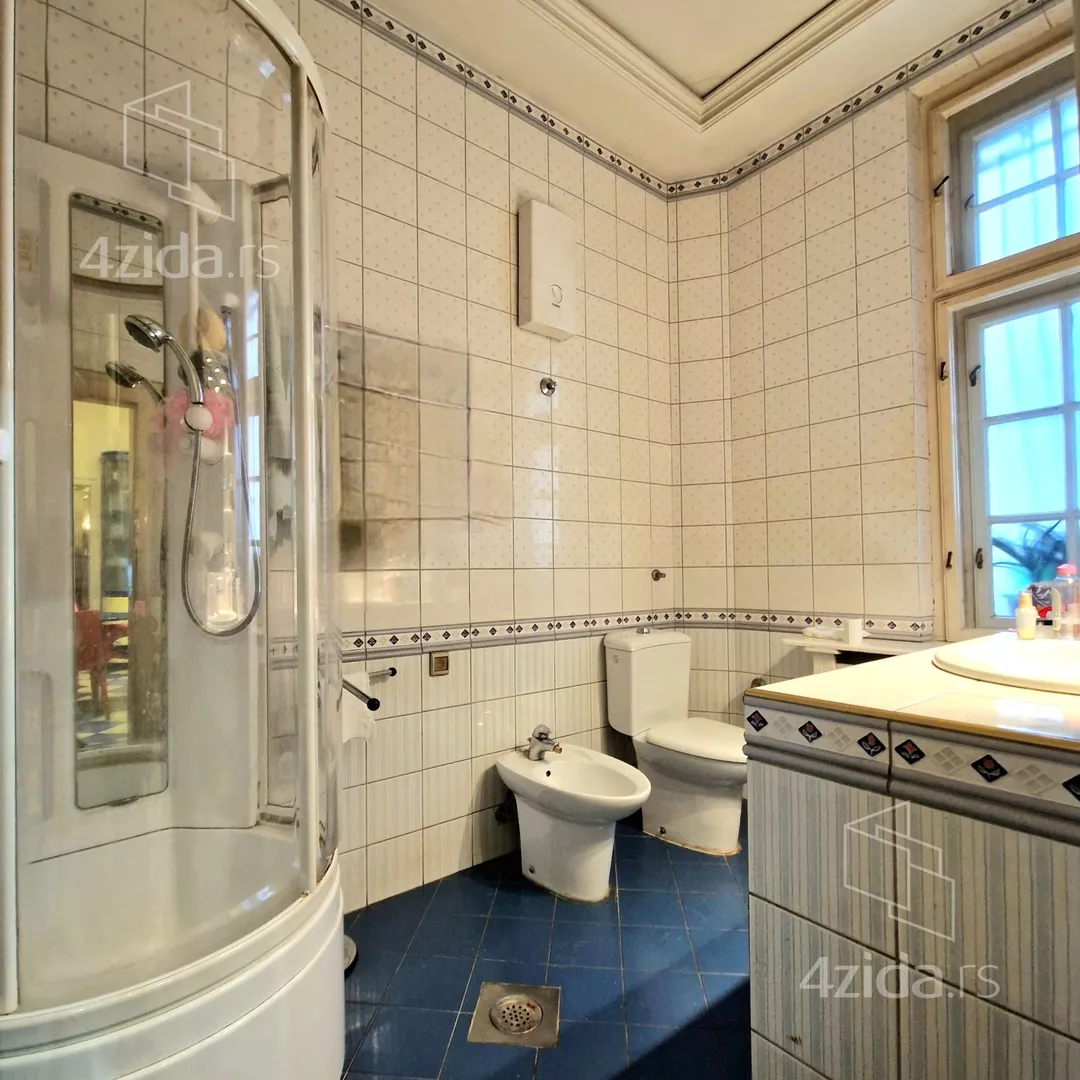 Šestosoban stan | 4zida