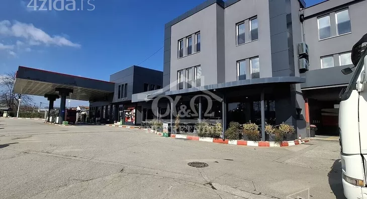 Poslovna zgrada | 4zida