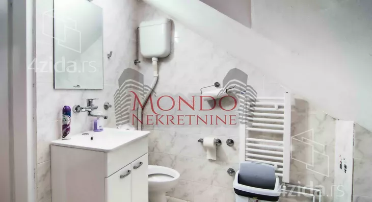 Poslovna zgrada | 4zida