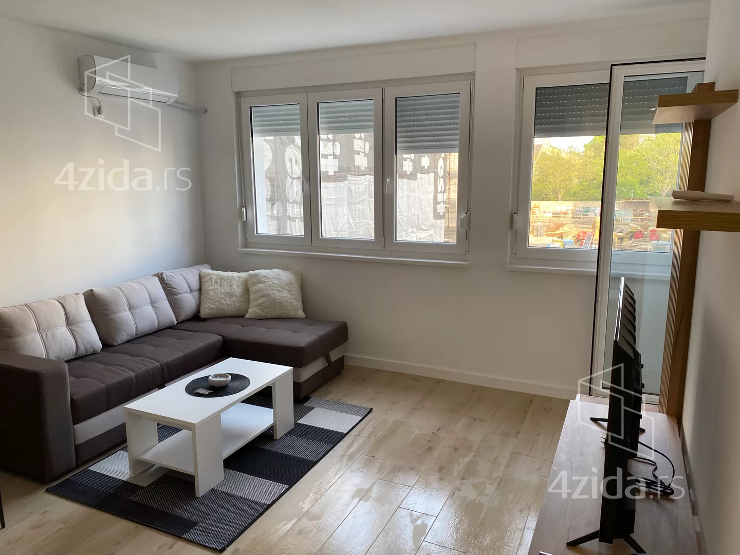 Jednoiposoban stan | 4zida