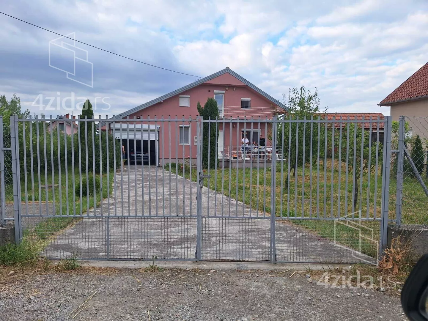 Četvoroiposoban stan | 4zida