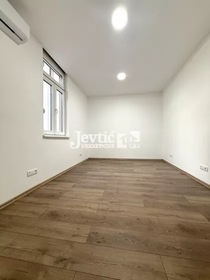 Vukov Spomenik | 4zida.rs