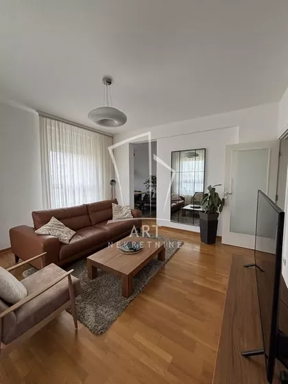 Uroša Martinovića | 4zida.rs