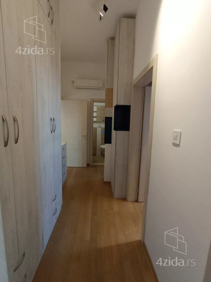 Četvoroiposoban stan | 4zida