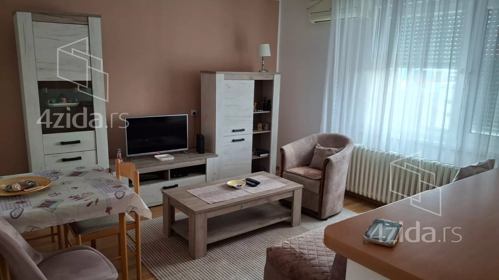 Jednoiposoban stan | 4zida