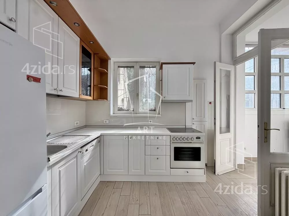 Šestosoban stan | 4zida