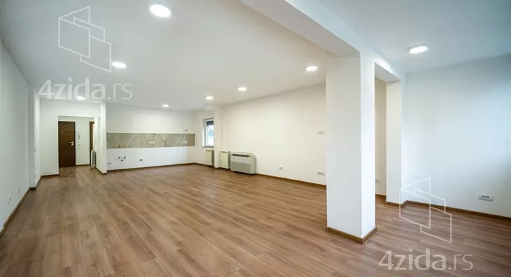 Četvoroiposoban stan | 4zida