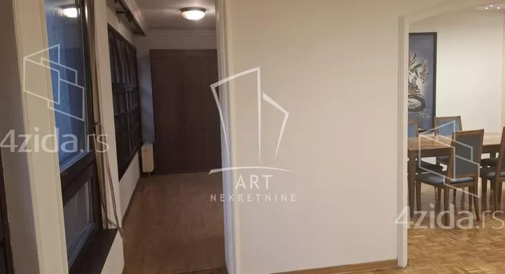 Četvoroiposoban stan | 4zida