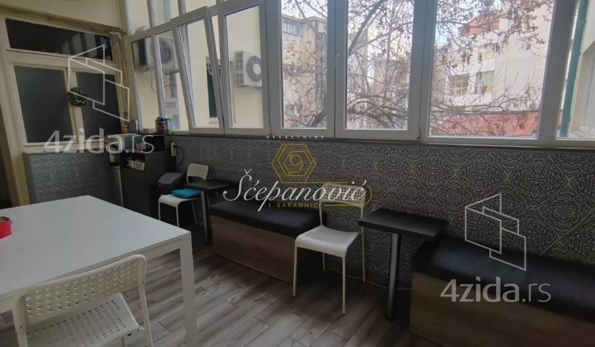 Sedmosoban stan | 4zida