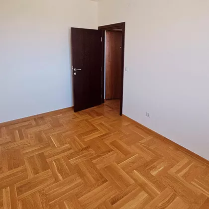 Crveni Krst Vračar | 4zida.rs