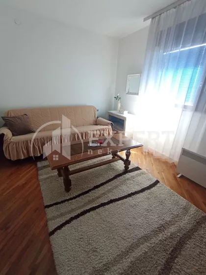 Kninska | 4zida.rs