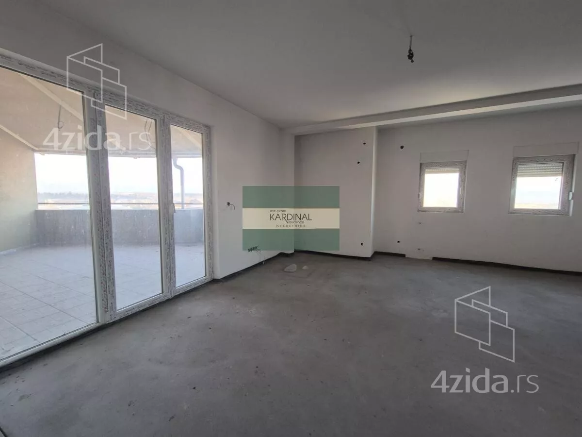 Šestosoban stan | 4zida