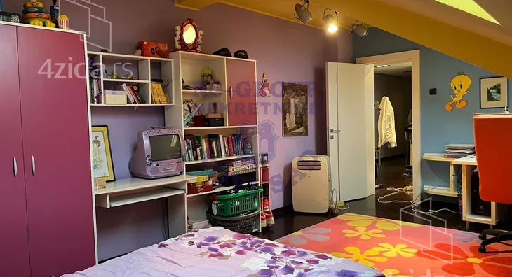 Sedmosoban stan | 4zida