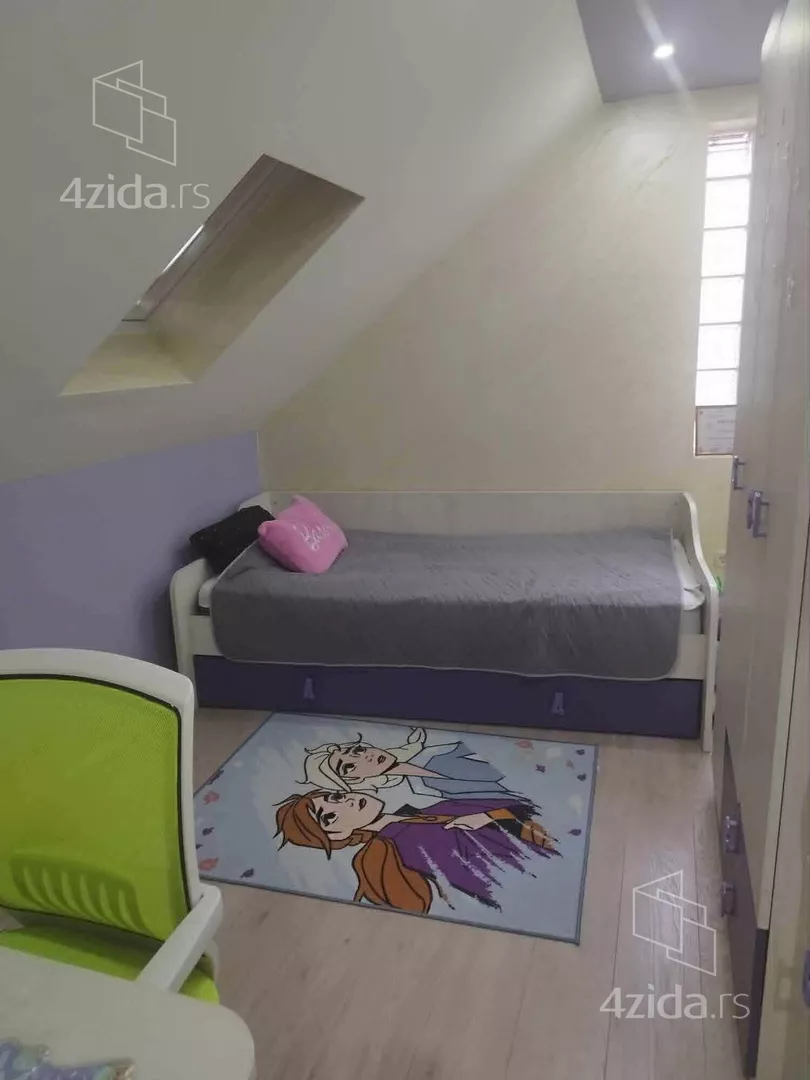 Četvoroiposoban stan | 4zida