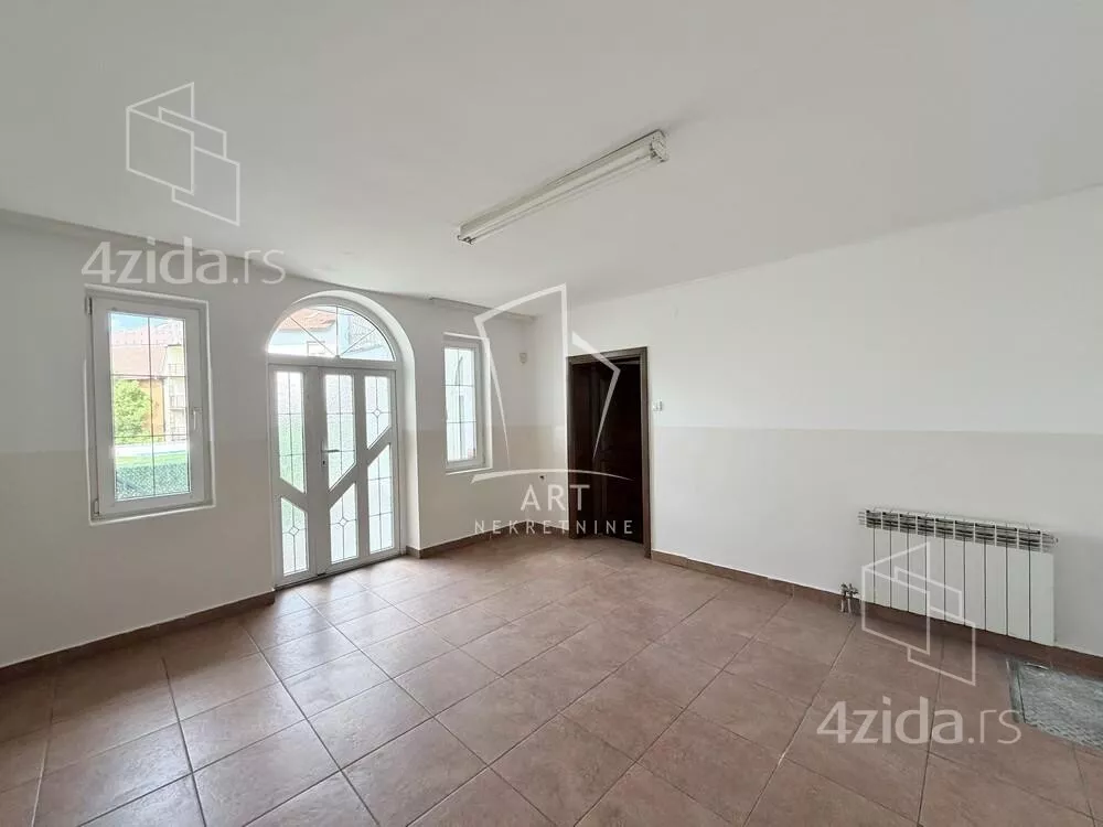 Poslovna zgrada | 4zida